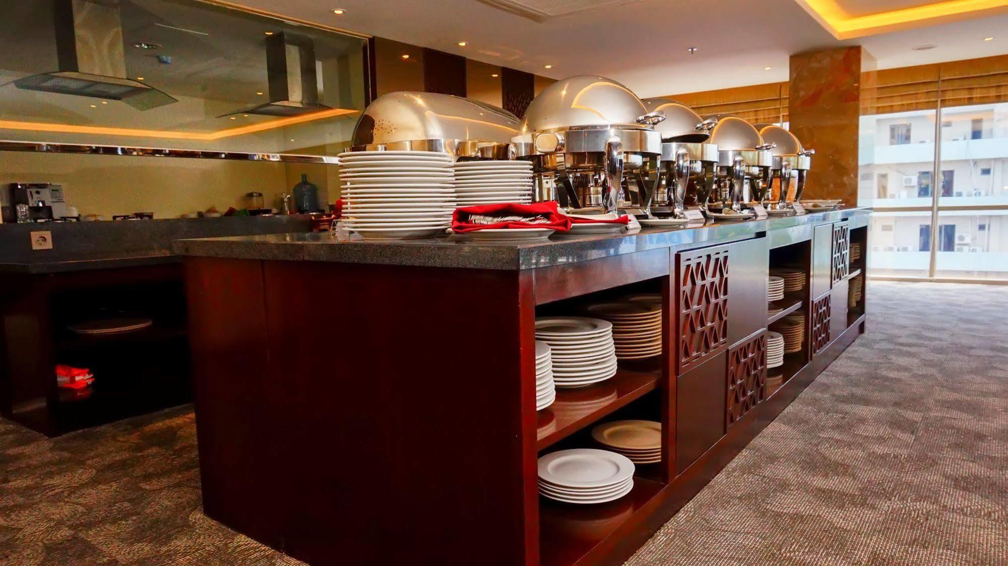 Louis Kienne Hotel Pandanaran Семаранг Экстерьер фото