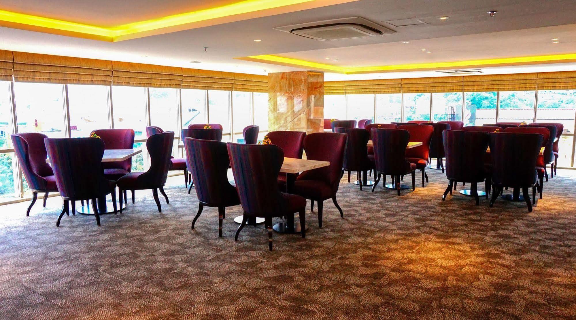 Louis Kienne Hotel Pandanaran Семаранг Экстерьер фото